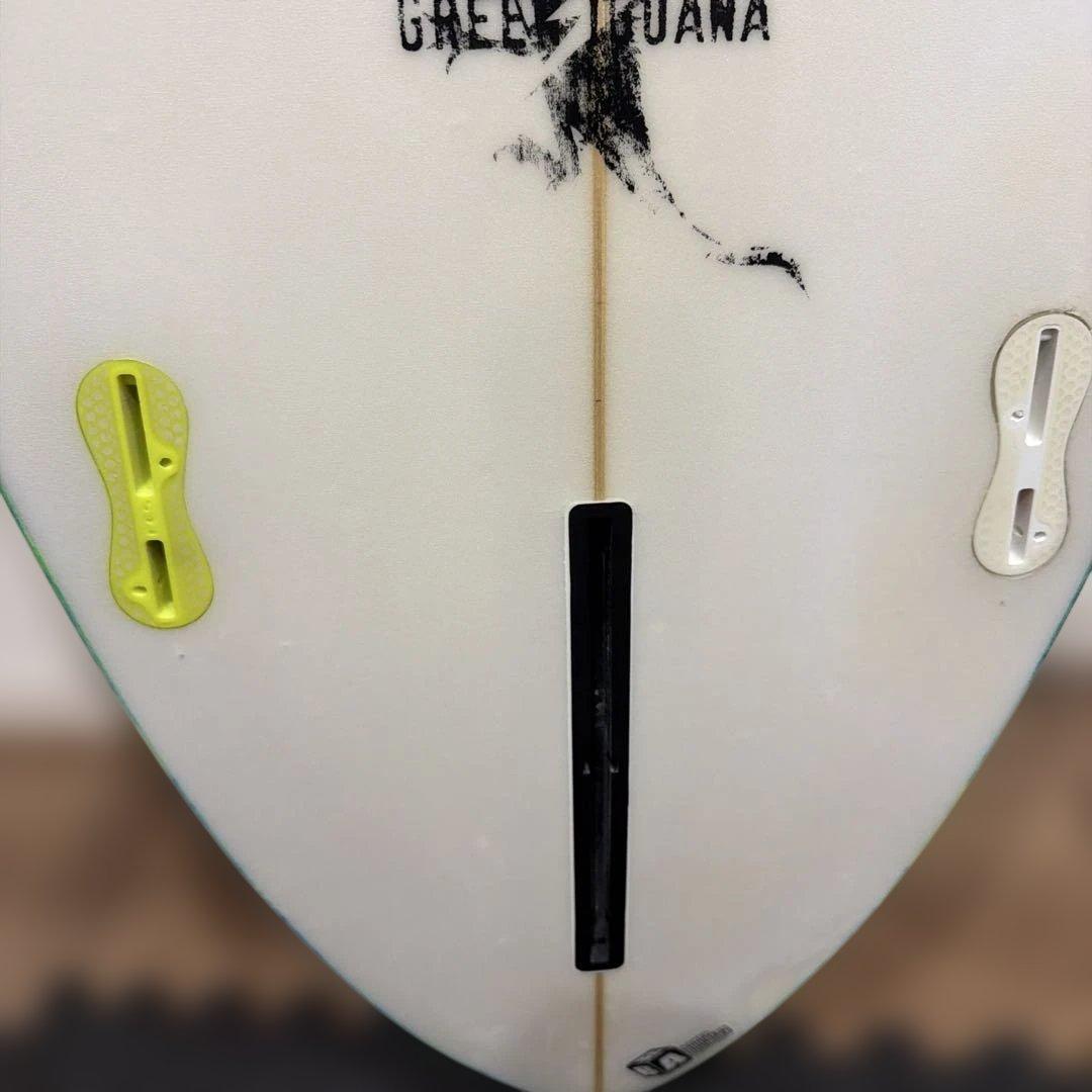 ジャスティスサーフボード　グリーンイグアナモデル