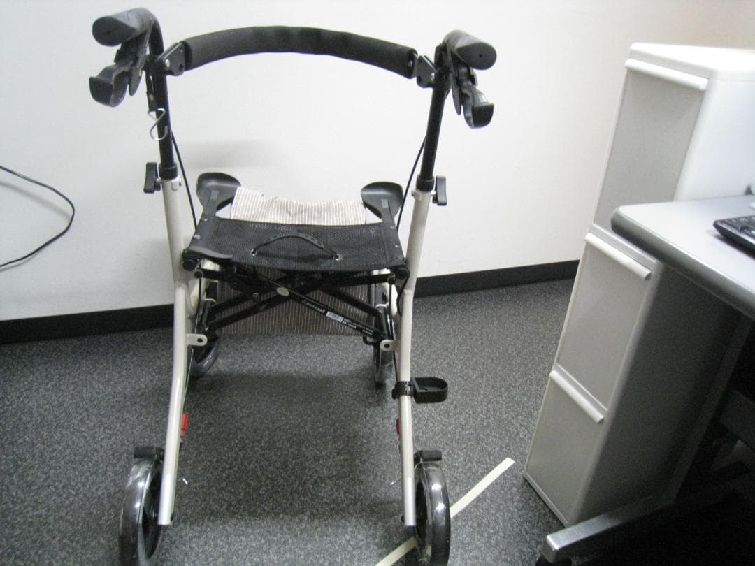 四輪 歩行車 ショッピングターン 安寿 アロン化成 送料無料 バッグ付き ①