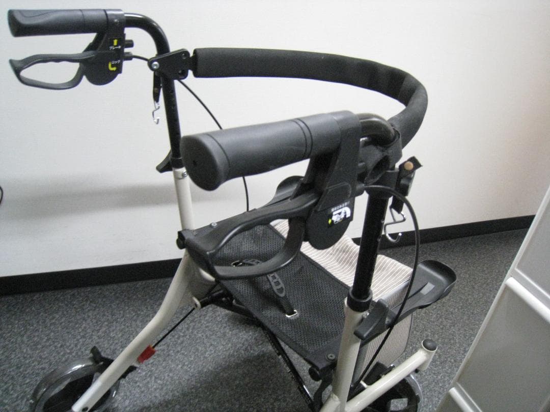 四輪 歩行車 ショッピングターン 安寿 アロン化成 送料無料 バッグ付き ①