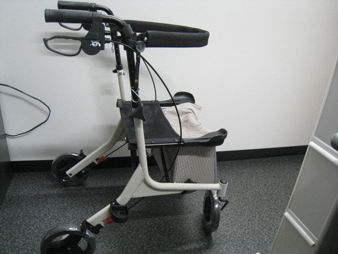 四輪 歩行車 ショッピングターン 安寿 アロン化成 送料無料 バッグ付き ①