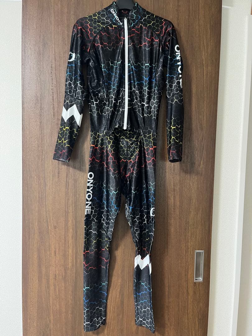 Y*o様 ONYONE スキーウェア Mサイズ 六角形パターン