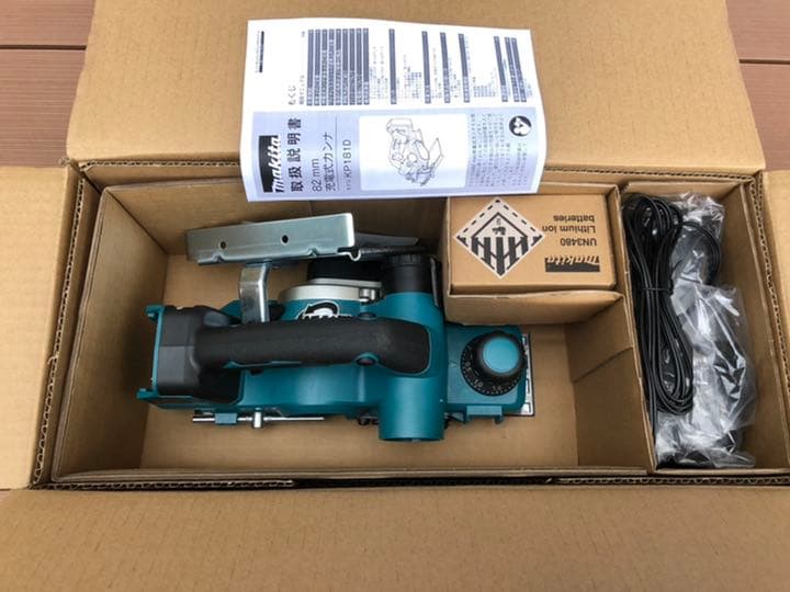 マキタ　82mm充電式カンナ　KP181DRG