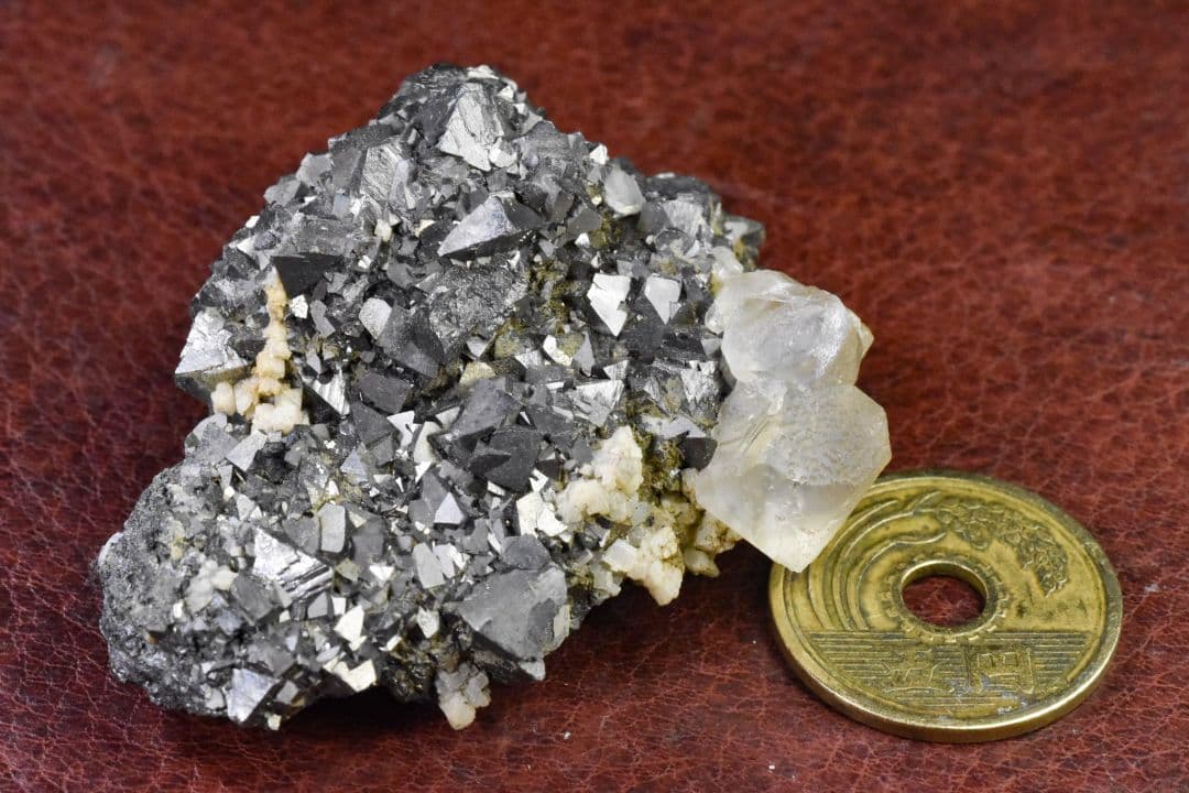 内モンゴル産 硫砒鉄鉱とカラーレスフローライト