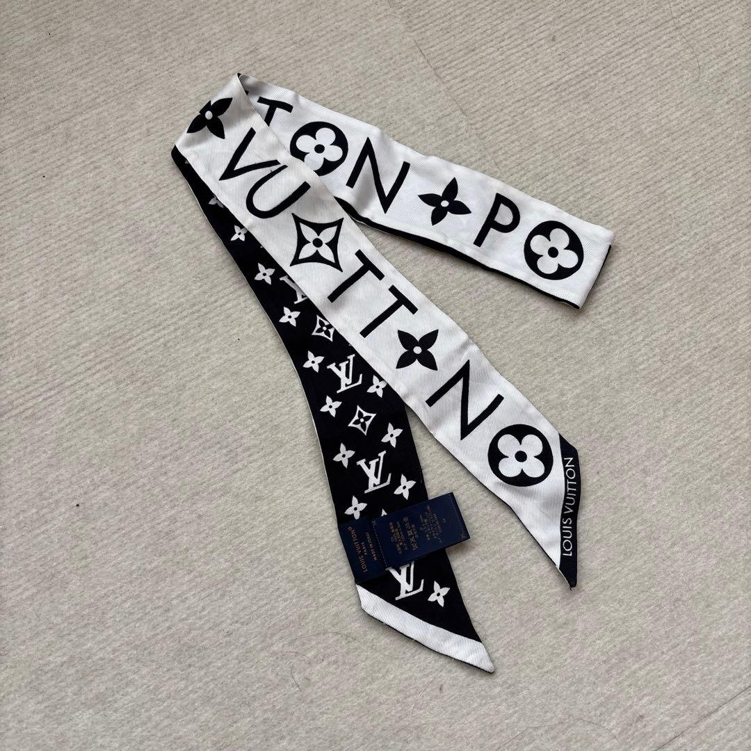 ルイヴィトン　細めスカーフ