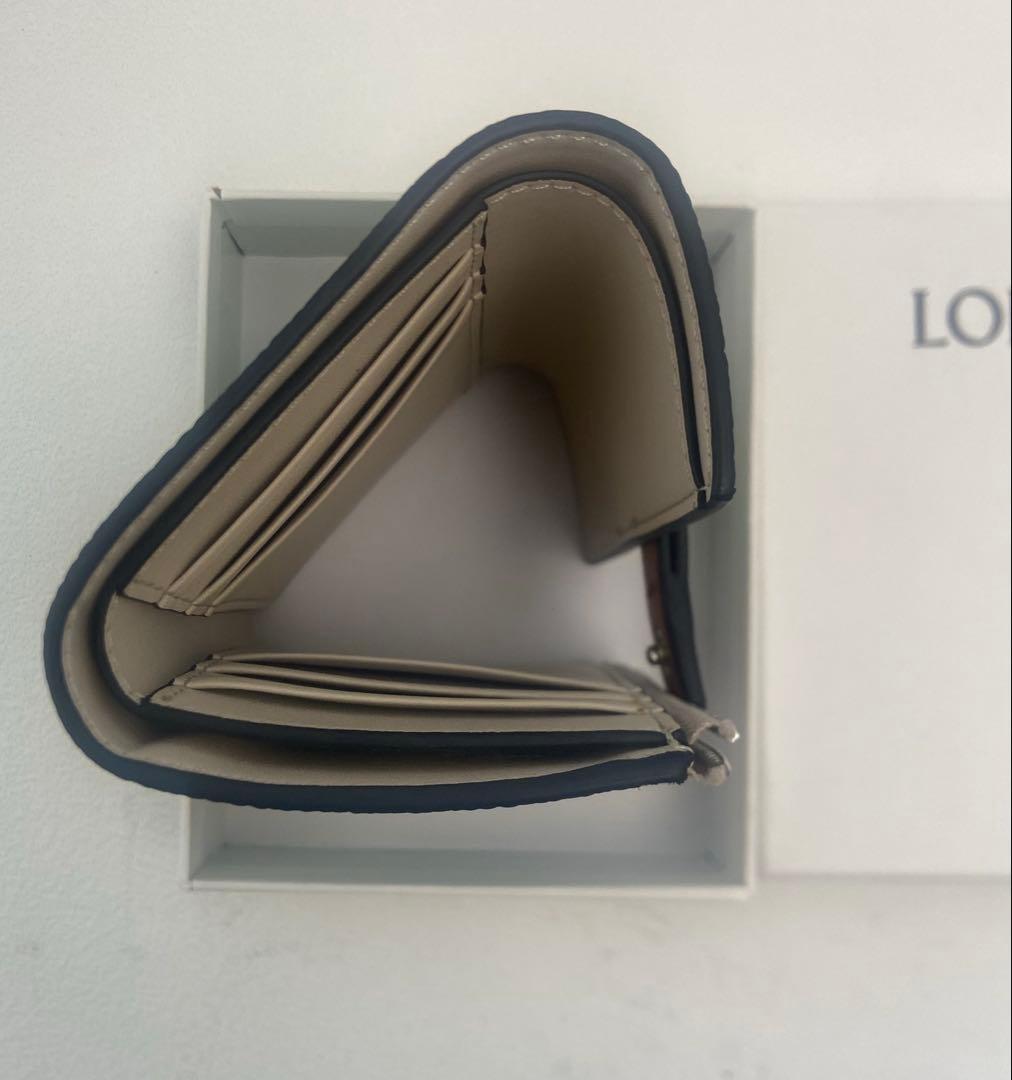 新品✨送料込み LOEWE ロエベ　鮮やかグリーン 本革 三つ折り財布