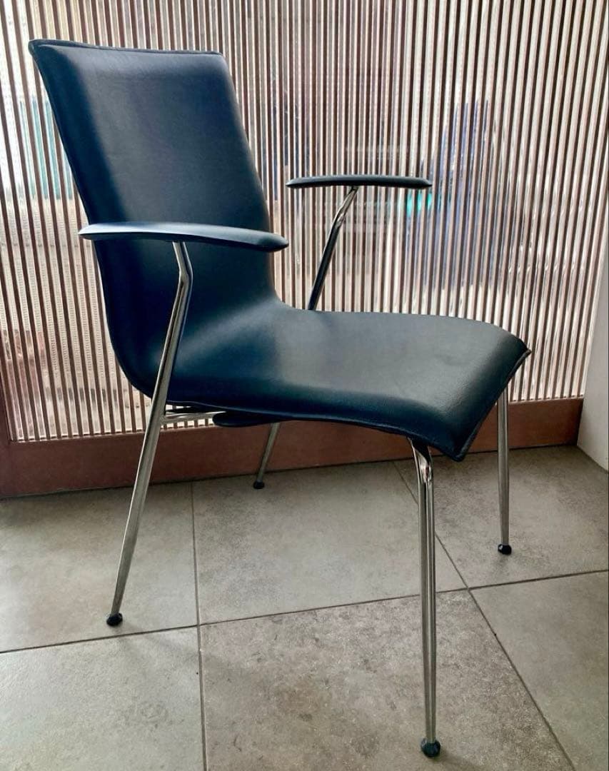 ②デンマーク製　Magnus Olesen マグナスオルセン　レザーチェアー