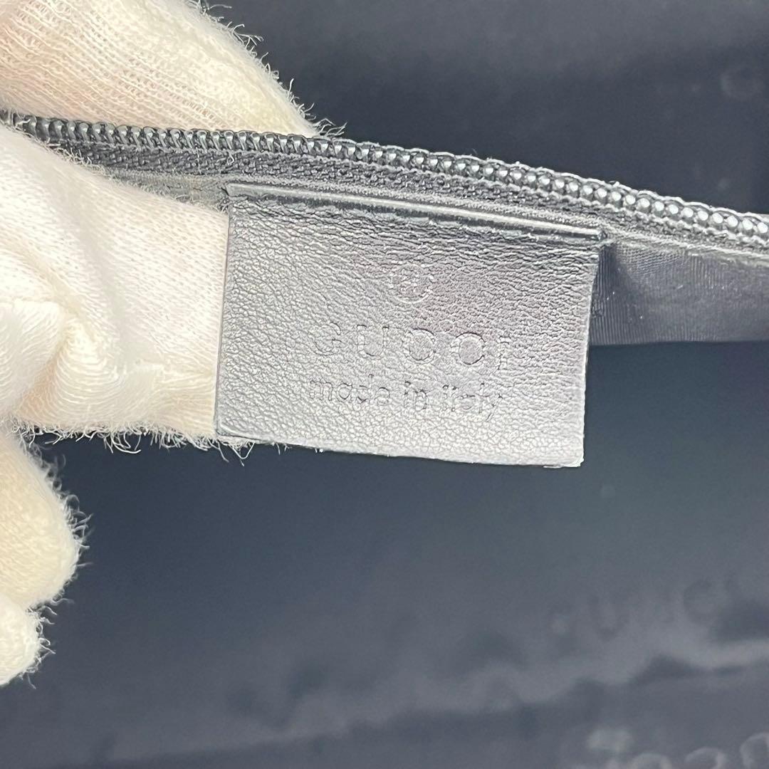 グッチ ショルダーバッグ メッセンジャー 斜めがけ ロゴ金具 ナッパレザー 黒