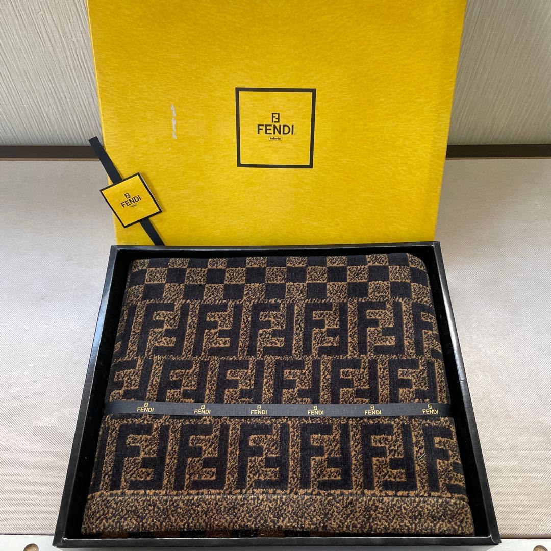 レア 新品未使用 FENDI フェンディ バスタオル
