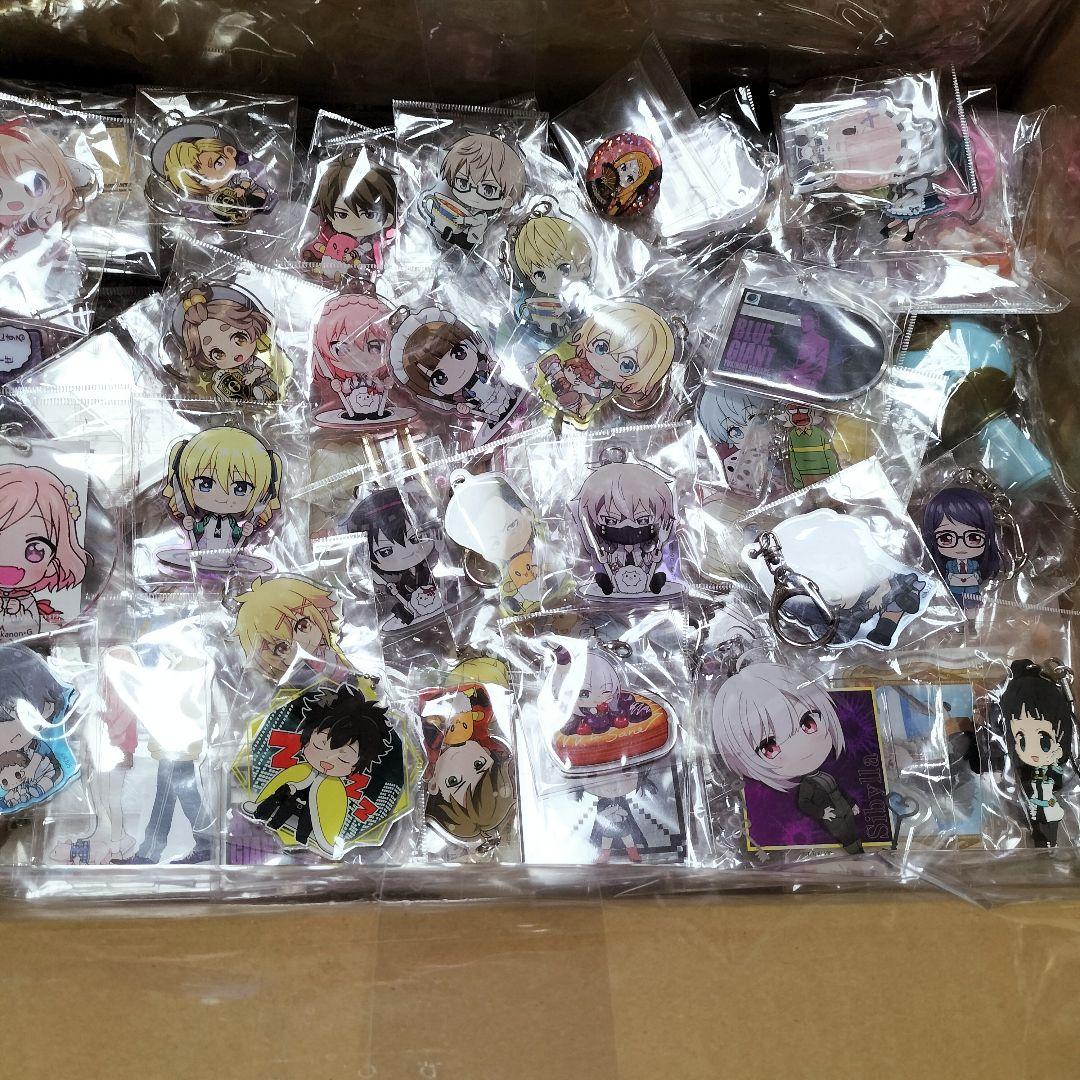 アニメ　キーホルダー　缶バッジ　ラバーストラップ　まとめ売り　ノンジャンル　大量