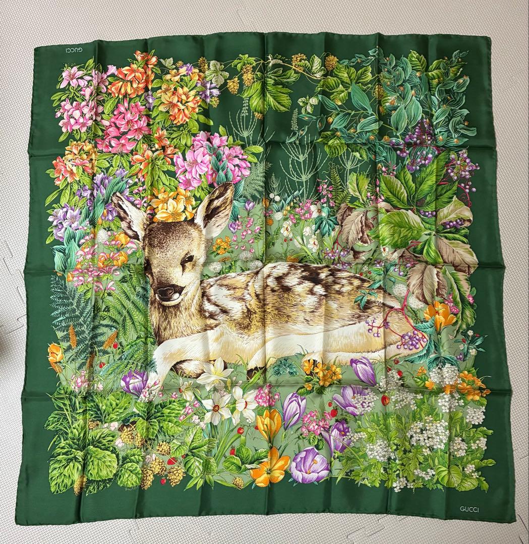GUCCI 花と鹿のプリント スカーフ
