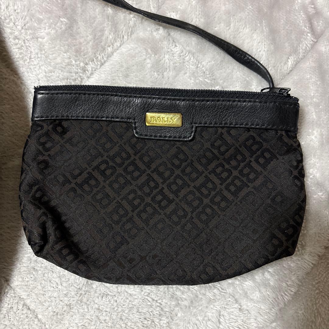 BALLY レザーボディバッグ