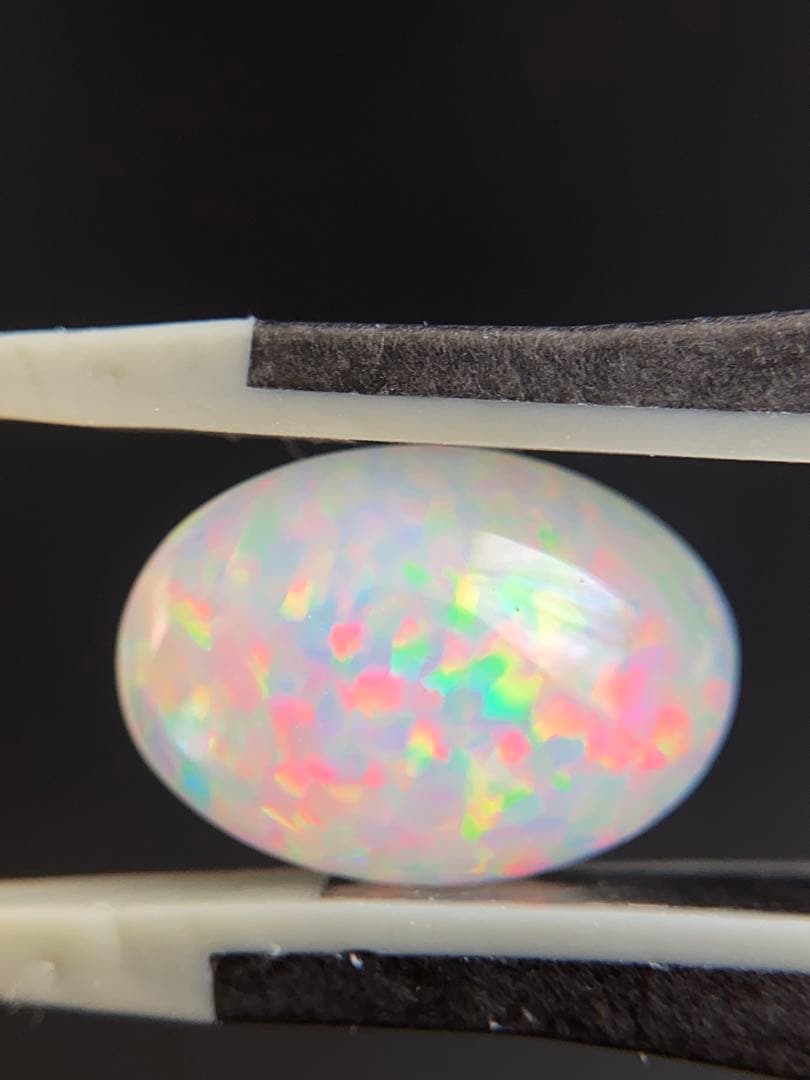 エチオピア産　オパール　ルース(3.59ct)ソー付き