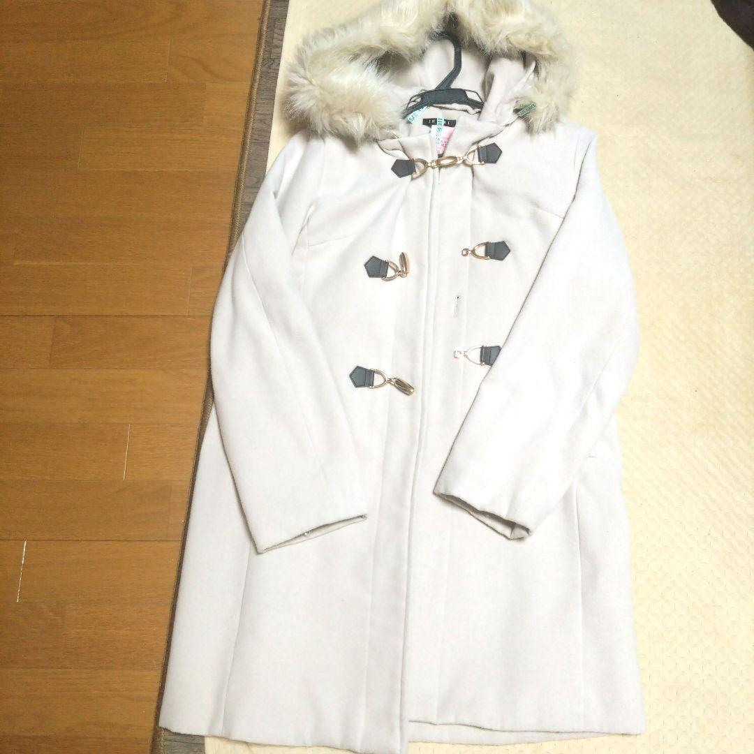 ホワイトファーダッフルコート