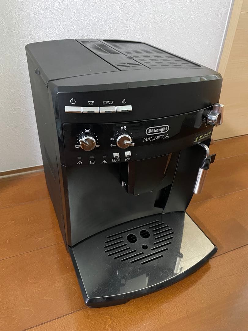 デロンギ　マグニフィカ　全自動コーヒーマシン　ESAM03110B ブラック