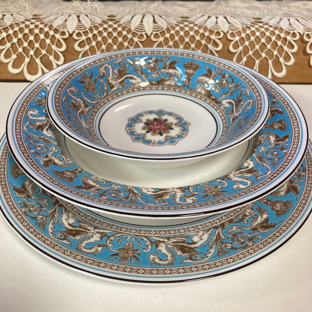 [極美品]ウェッジウッド　フロレンティーン ターコイズ　青地装飾陶磁器皿3点