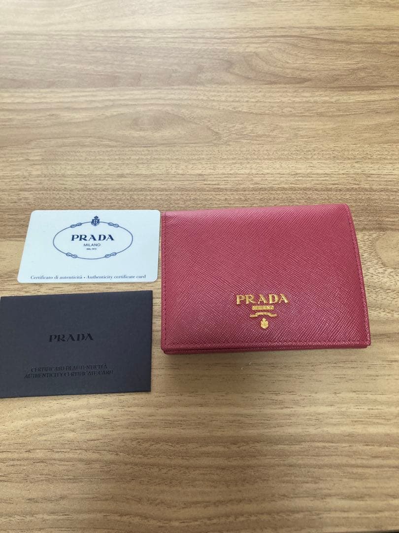 プラダ　二つ折り財布　1MV204ピンク　カード有り