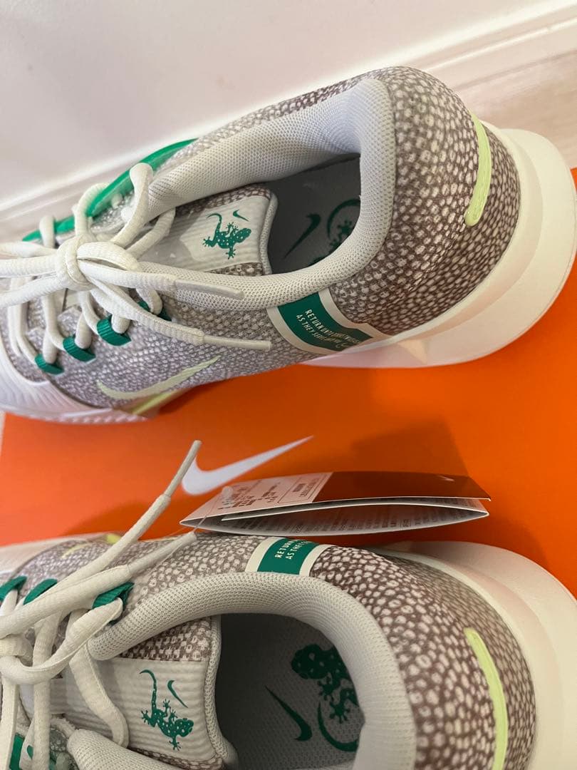 ナイキ テニスシューズ ナイキ GP チャレンジ1 プレミアム　26.5㌢