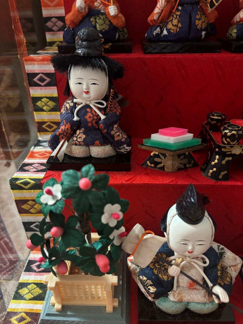 昭和レトロ・可愛い木目込み　雛人形セット 5段15体 ガラスケース付き