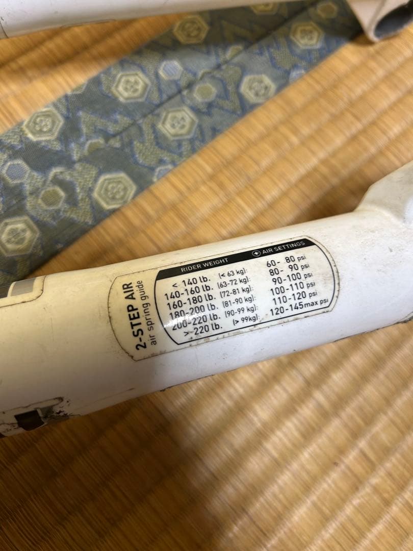 マウンテンバイクフロントフォーク