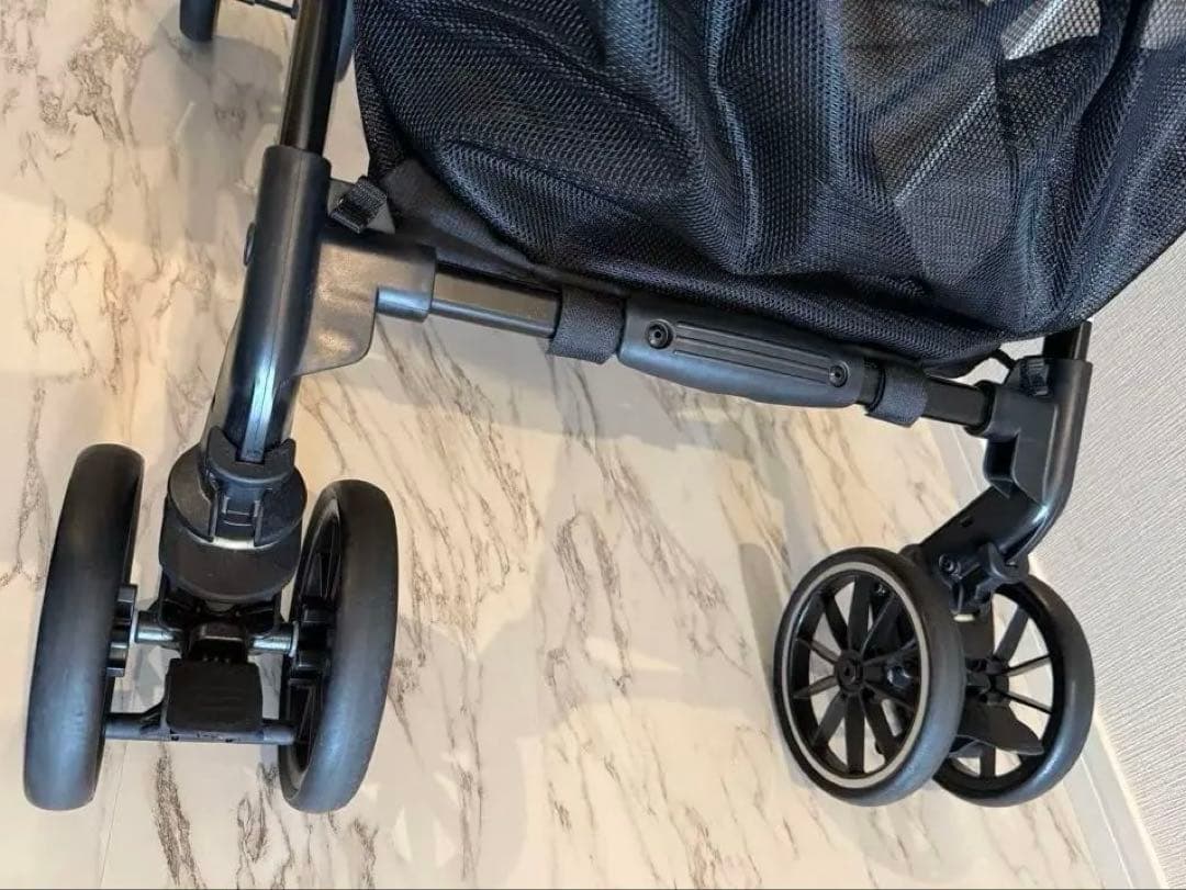 Combi ベビーカー　スゴカルαLightエッグショック