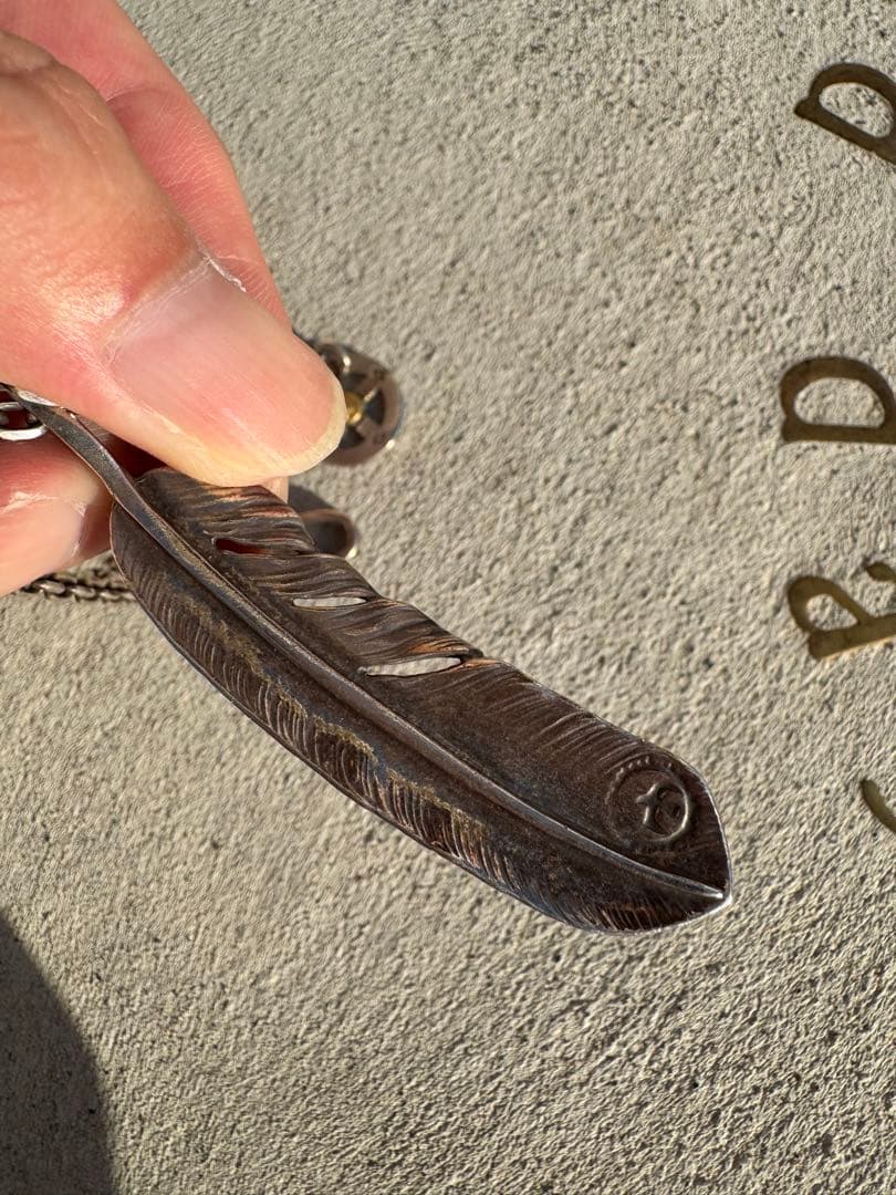 ローズ付き特大フェザー(右) 細角チェーンイーグルフックメタル付き