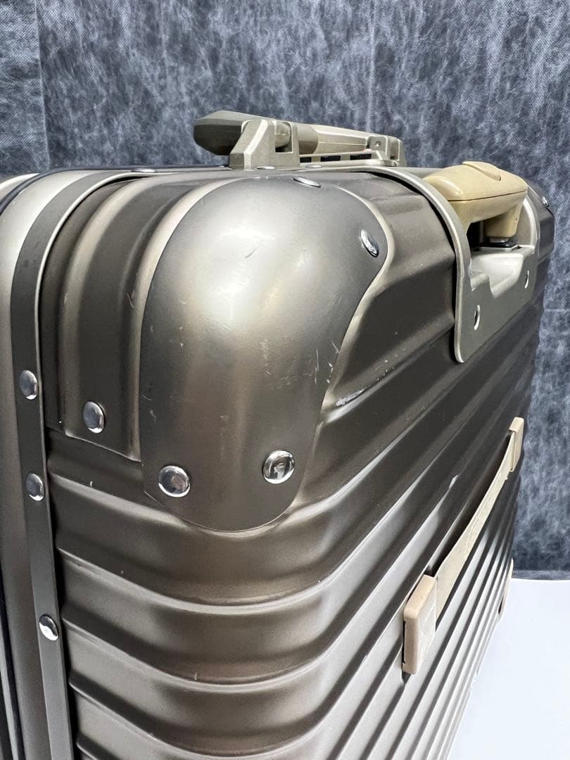 RIMOWA シルバー キャリーケース 小型