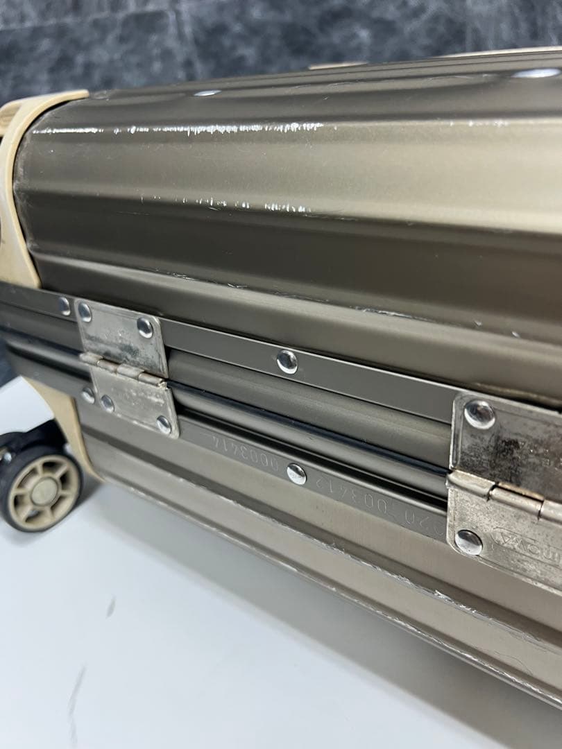 RIMOWA シルバー キャリーケース 小型
