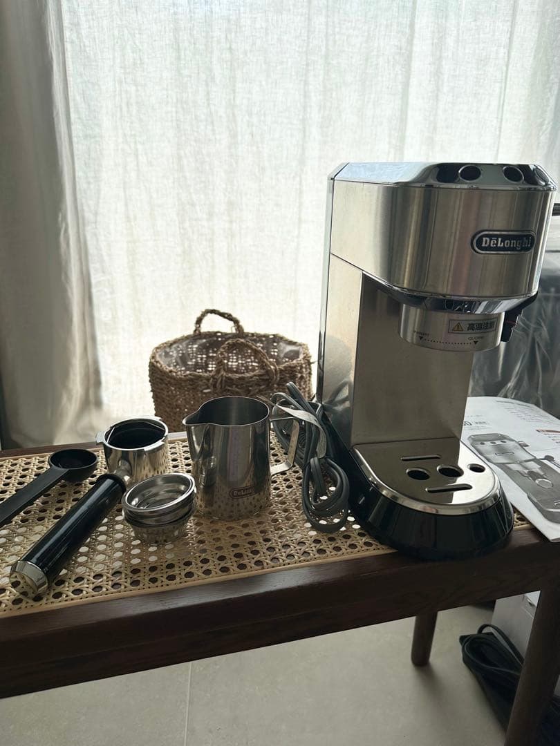 コーヒーメーカー・エスプレッソマシン DeLonghi dedica EC680