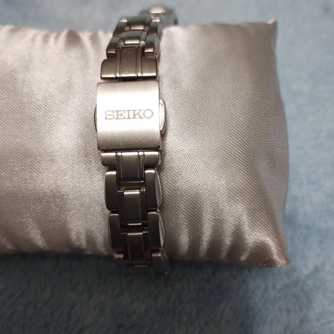 希少セイコーSEIKOエクセリーヌEXCELINE　白蝶貝チタン定価132000