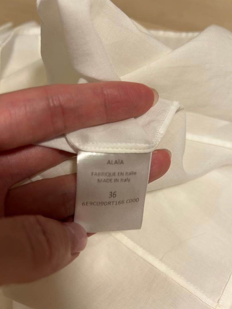 最終お値下げです。 Alaïa フリル付きホワイトブラウス　36サイズ