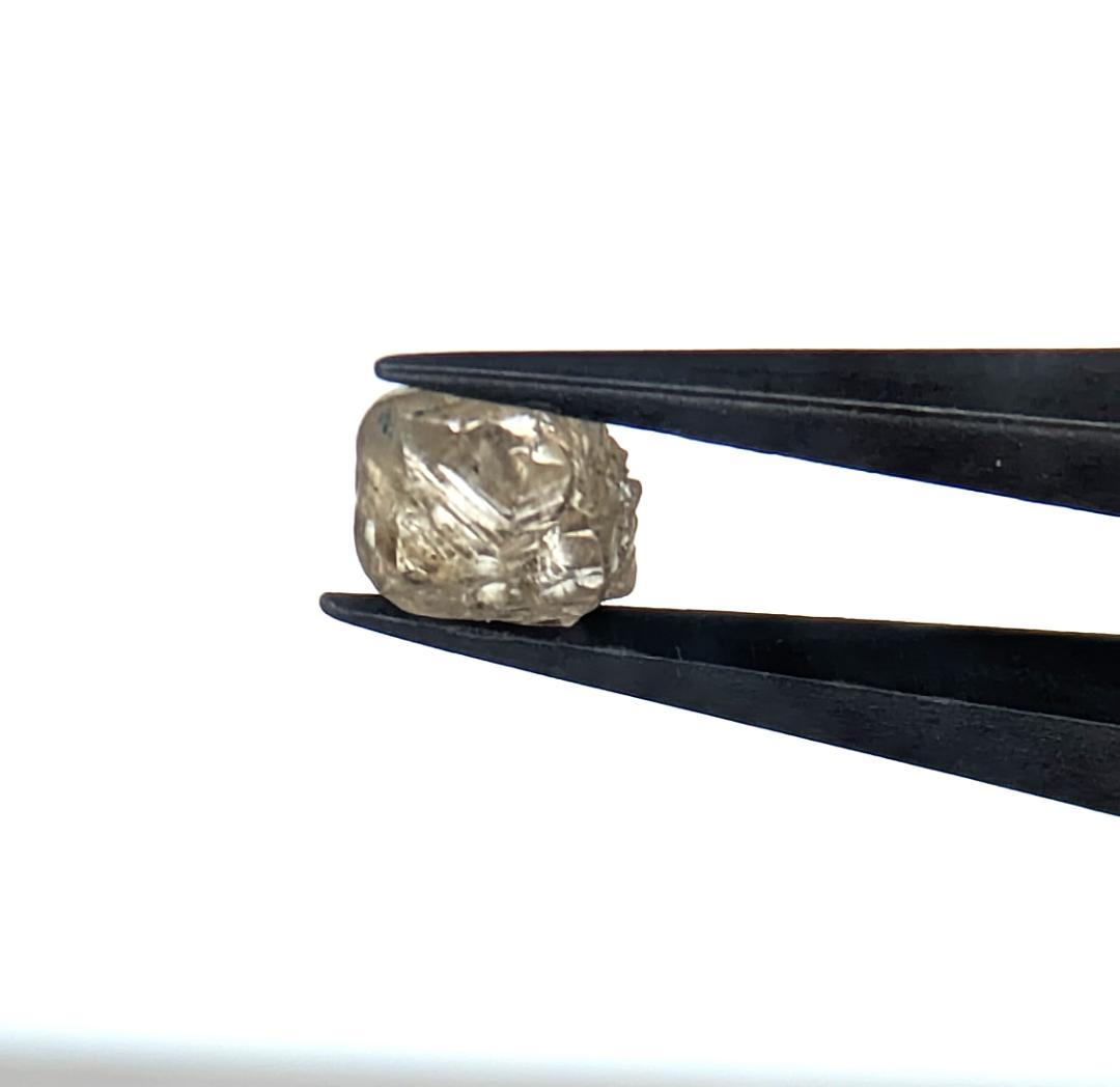 天然ダイヤモンド（蛍光アリ）　2.075カラット