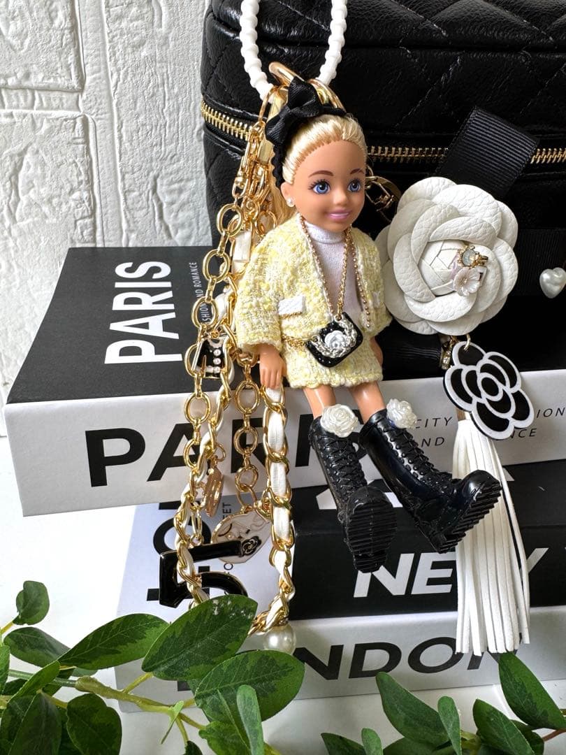 マテル人形使用バービーキーホルダー　バービーチャーム　チェルシーBarbie