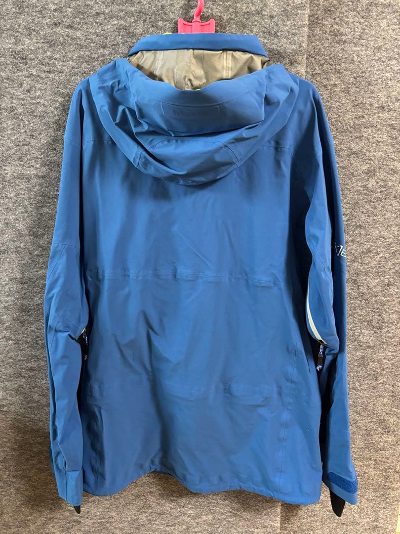 BURTON ak GORE-TEX 3L　HVR STR JKT Mサイズ