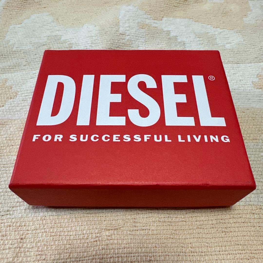 早い者勝ち！DIESEL 黒 二つ折り財布 箱付き 新品未使用