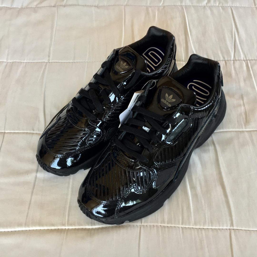 e*.様 アディダススニーカー ファルコン CG6248