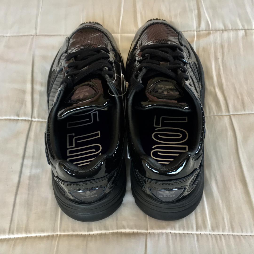 e*.様 アディダススニーカー ファルコン CG6248