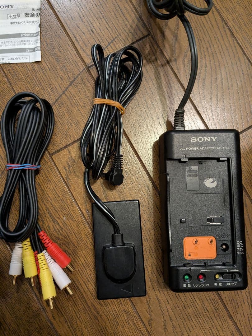 美品＊動作確認済 SONY CCD-TR105 ハンディカム Video8