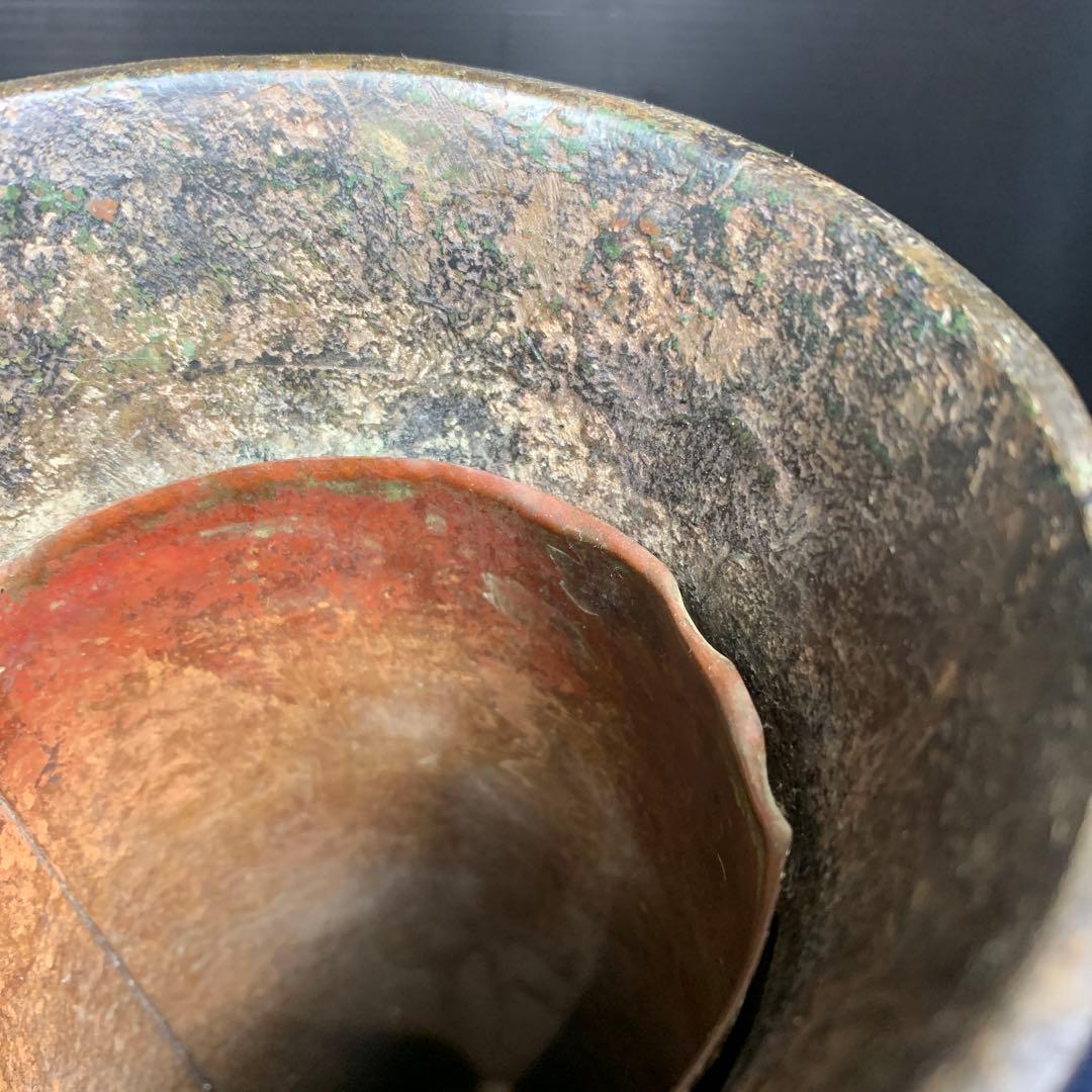 中国　青銅器　石が装飾された壺