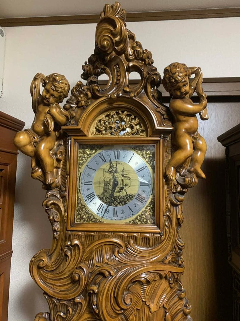 バロックスタイル 木製柱時計 天使の彫刻付き