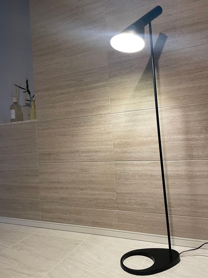 ルイス・ポールセン アルネ・ヤコブセン AJフロアランプ　リプロダクト品