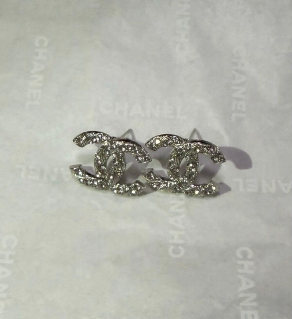 CHANEL シャネル　ピアス　シルバー　ストーン付き