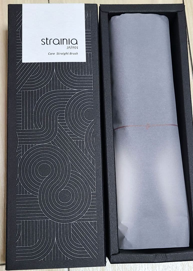 【新品】ストレーニア　ケアストレートブラシ