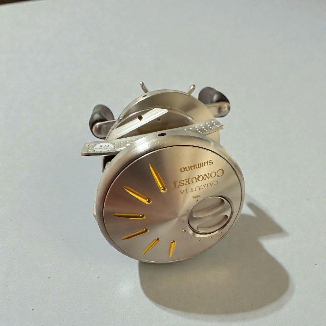 【美品】シマノ カルカッタコンクエスト200DC リール 専用ケース付き