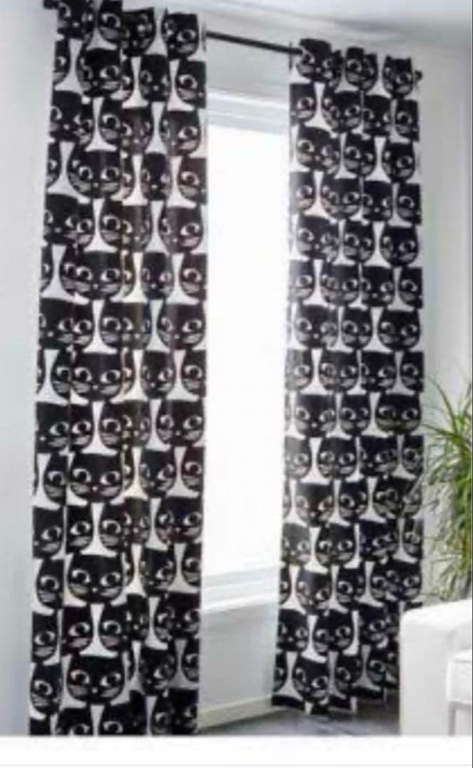 新品　IKEA MATTRAM ネコのカーテン　猫　リングカーテン