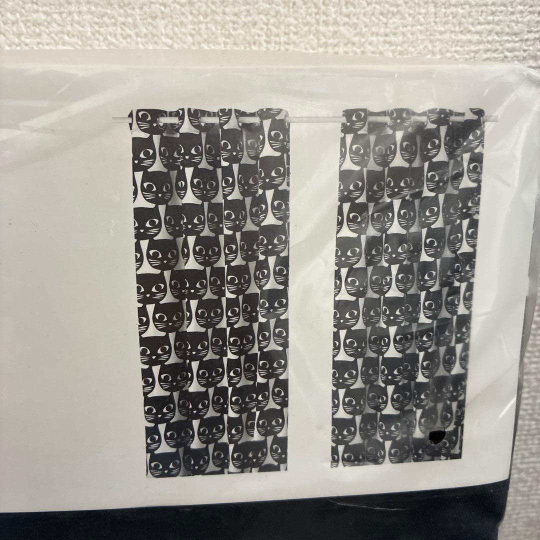 新品　IKEA MATTRAM ネコのカーテン　猫　リングカーテン