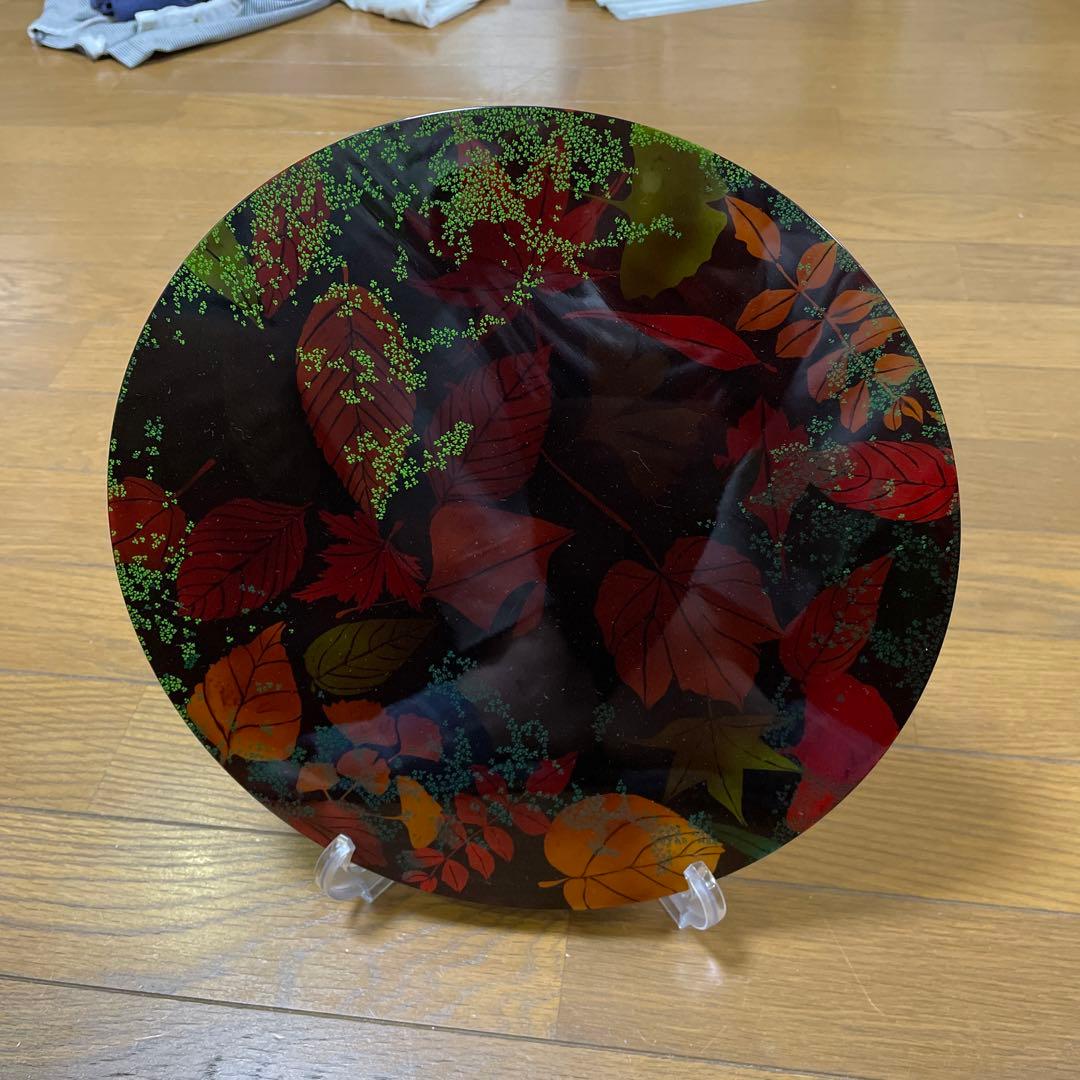漆塗りのお盆　鮮やか❗️