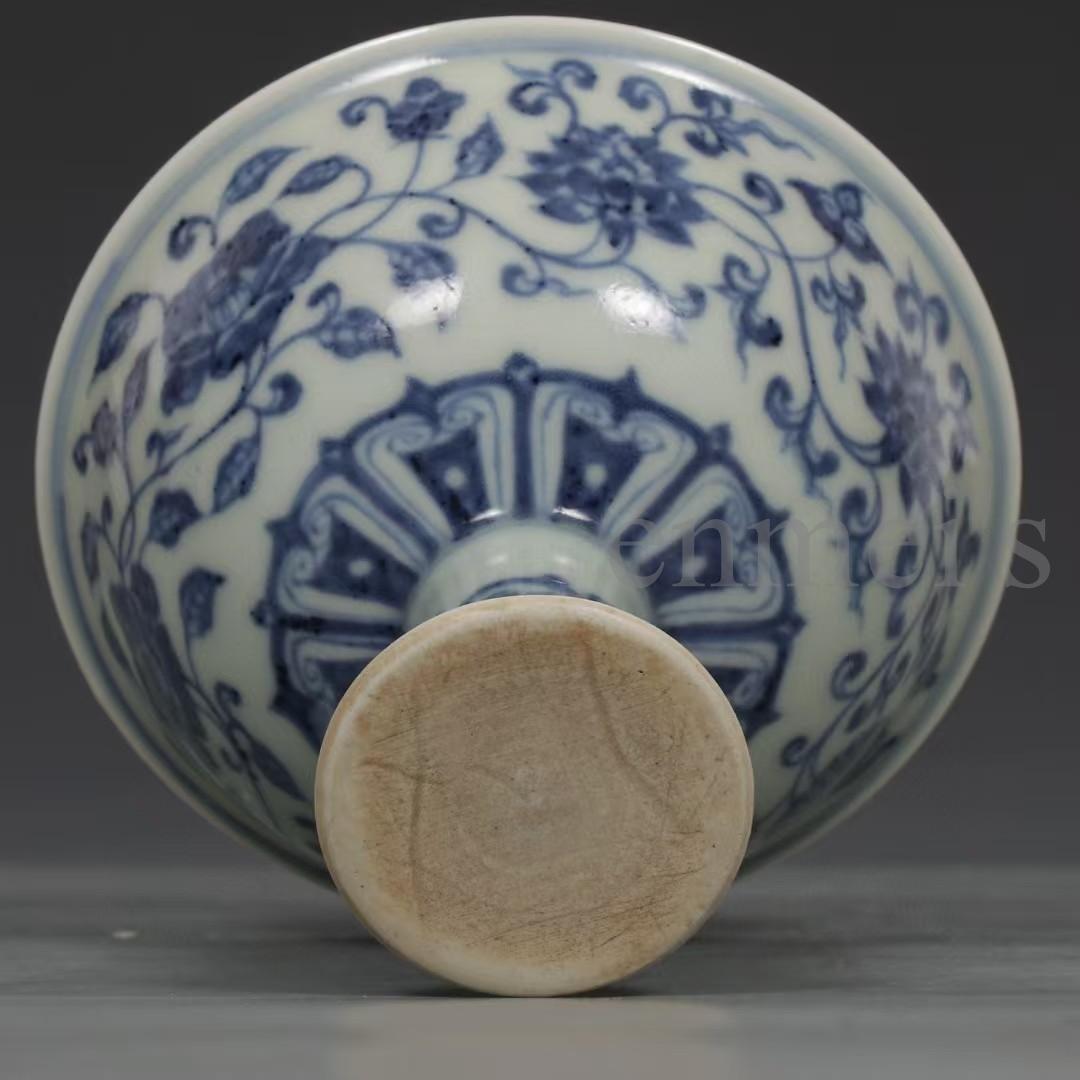 中国古美術・明宣徳款・青花缠枝花卉紋高足杯・酒具・陶磁・観賞用・箱付・禮品・案頭