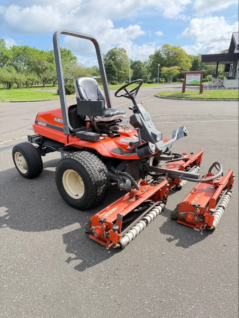 クボタ　Kubota 芝刈り機　乗用草刈機 クボタの芝刈り機ロータリーモア