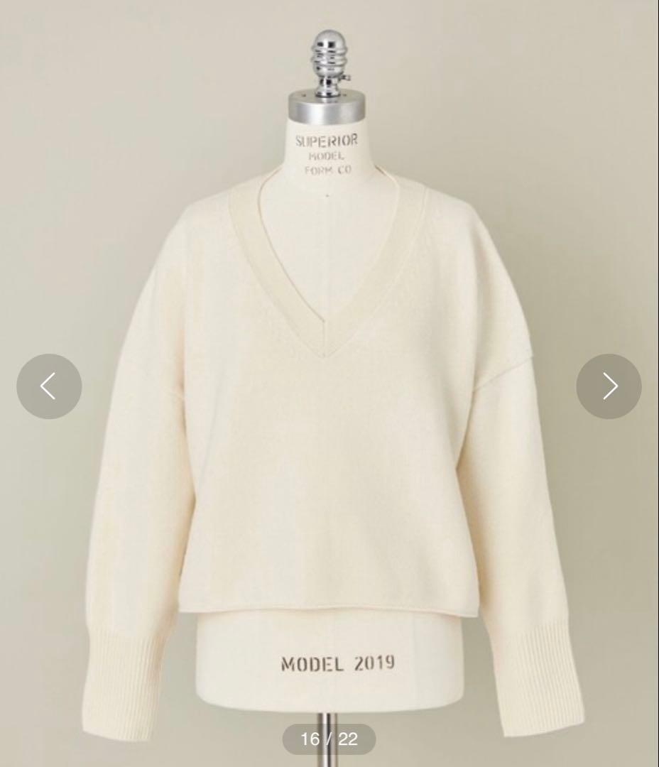 【美品CONTE】Vネックニット ホワイト　辺見えみり