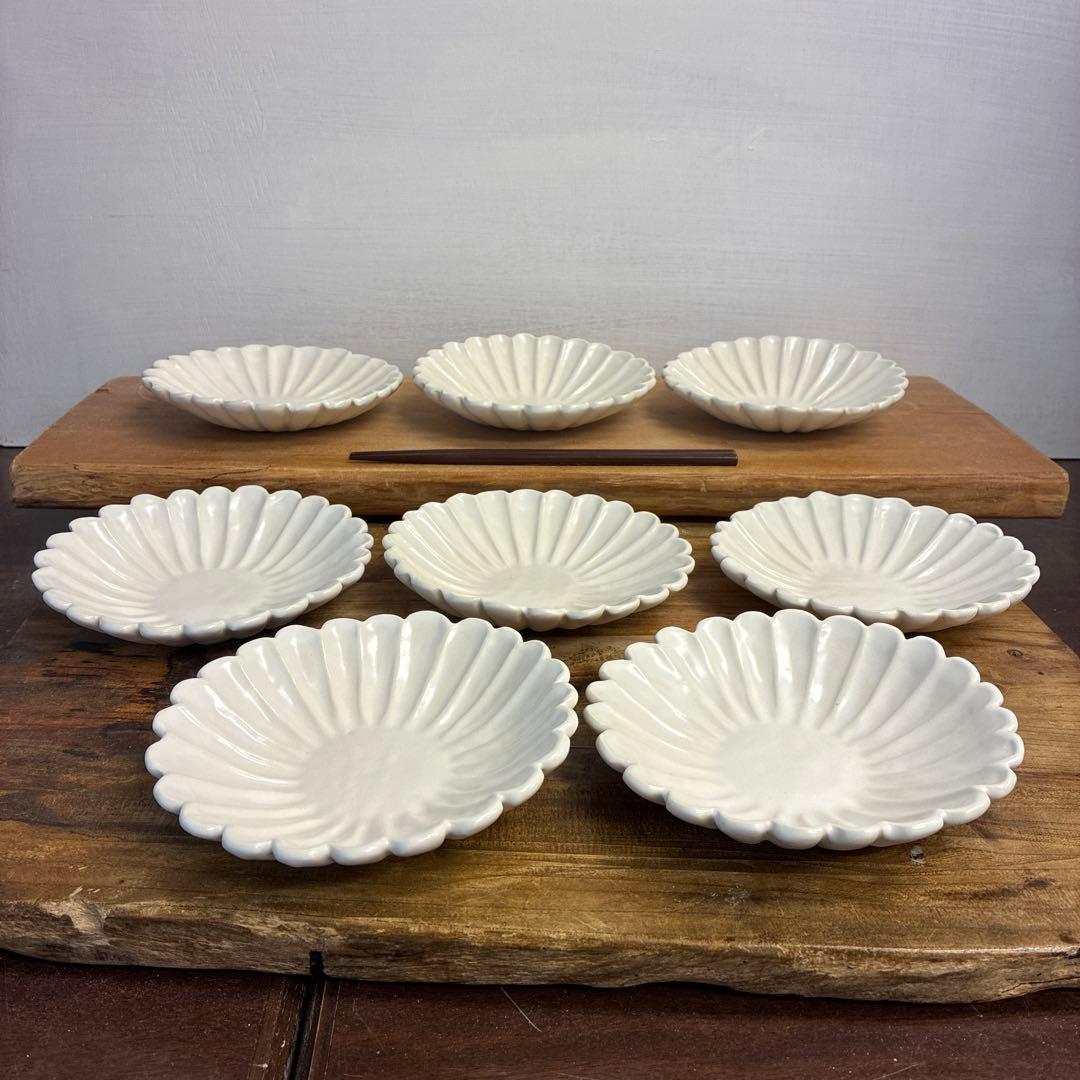 ちゃーさん新品　陶器　陶芸作家　輪花皿8枚　555